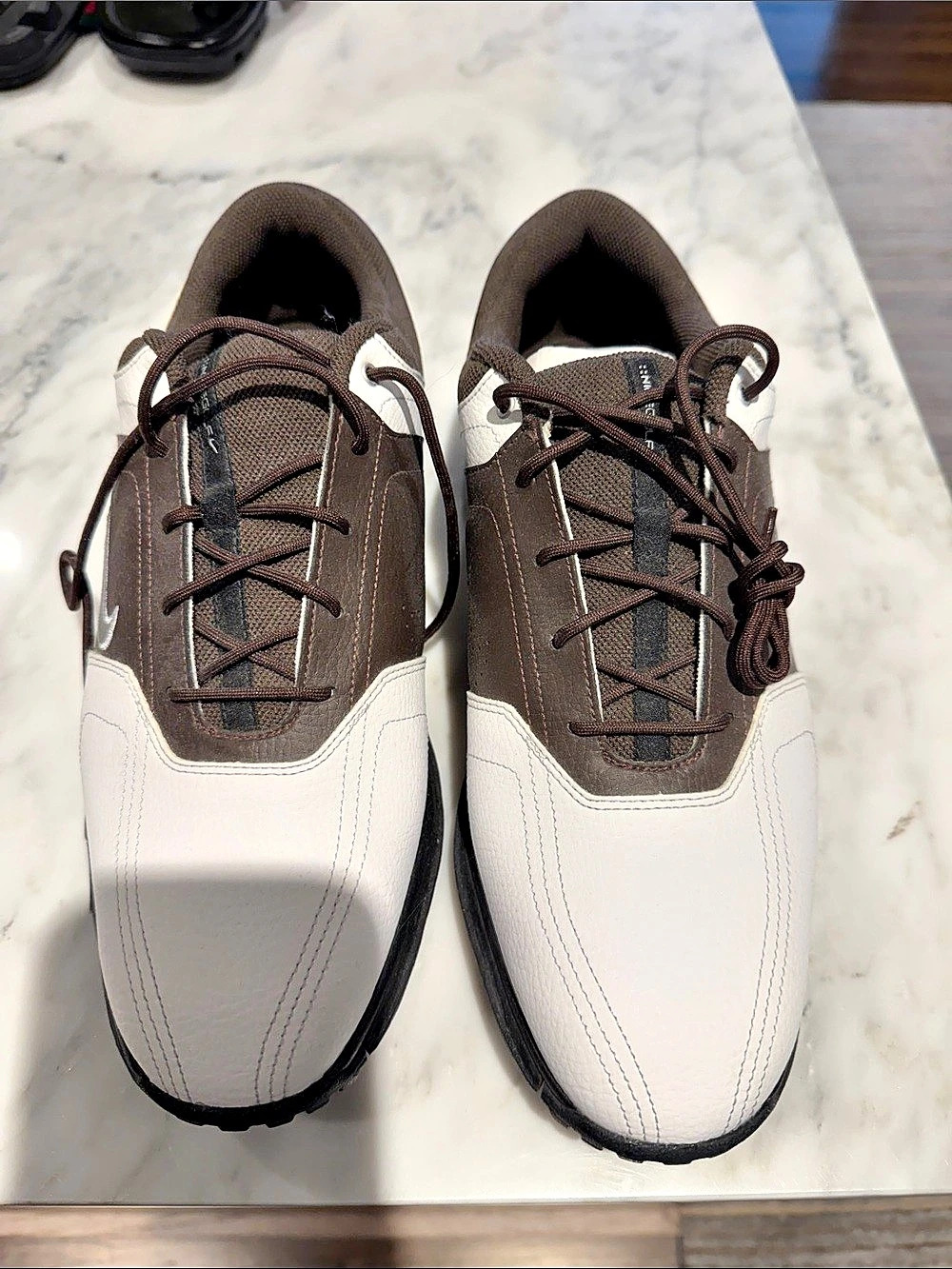 ECCO Men's Athletic Shoes White & Brown Like New